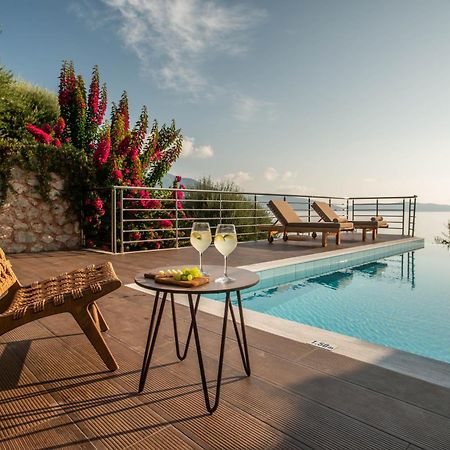 Iris Villas Lefkada - Marine Villa With Private Sea Access シヴォタ エクステリア 写真