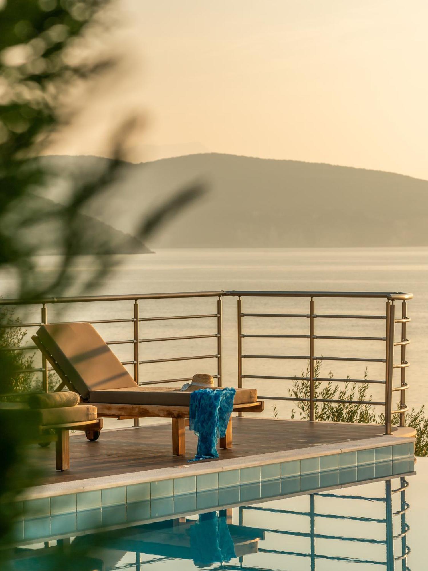 Iris Villas Lefkada - Marine Villa With Private Sea Access シヴォタ エクステリア 写真